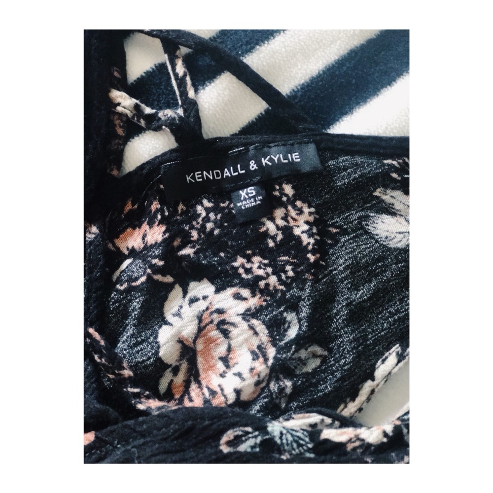 🎀 Kendall&Kylie Floral Romper 💋 - Picture 7 of 7
